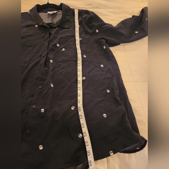 Skull Pattern Women's Shirt, Black Button Down Shirt, Sz Large, Goth Olive & Oak - Picture 8 of 8